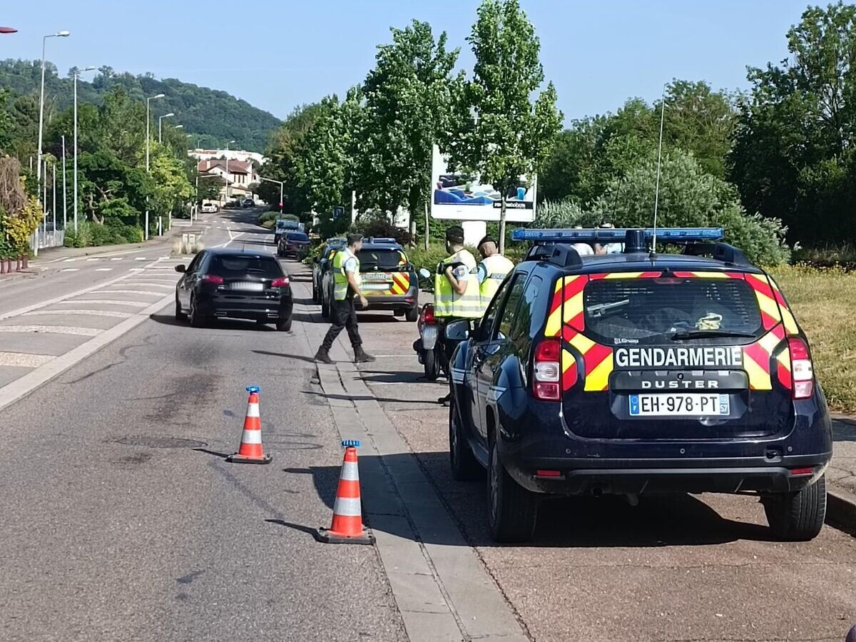    Сотрудники жандармерии Франции в департаменте Мёрт-и-Мозель© Фото : Gendarmerie de Meurthe-et-Moselle