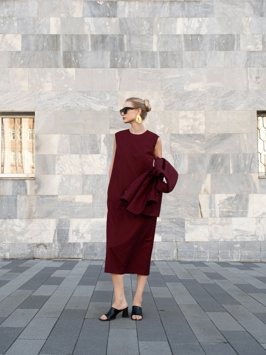 Платье без рукавов в винном оттенке VIRELE