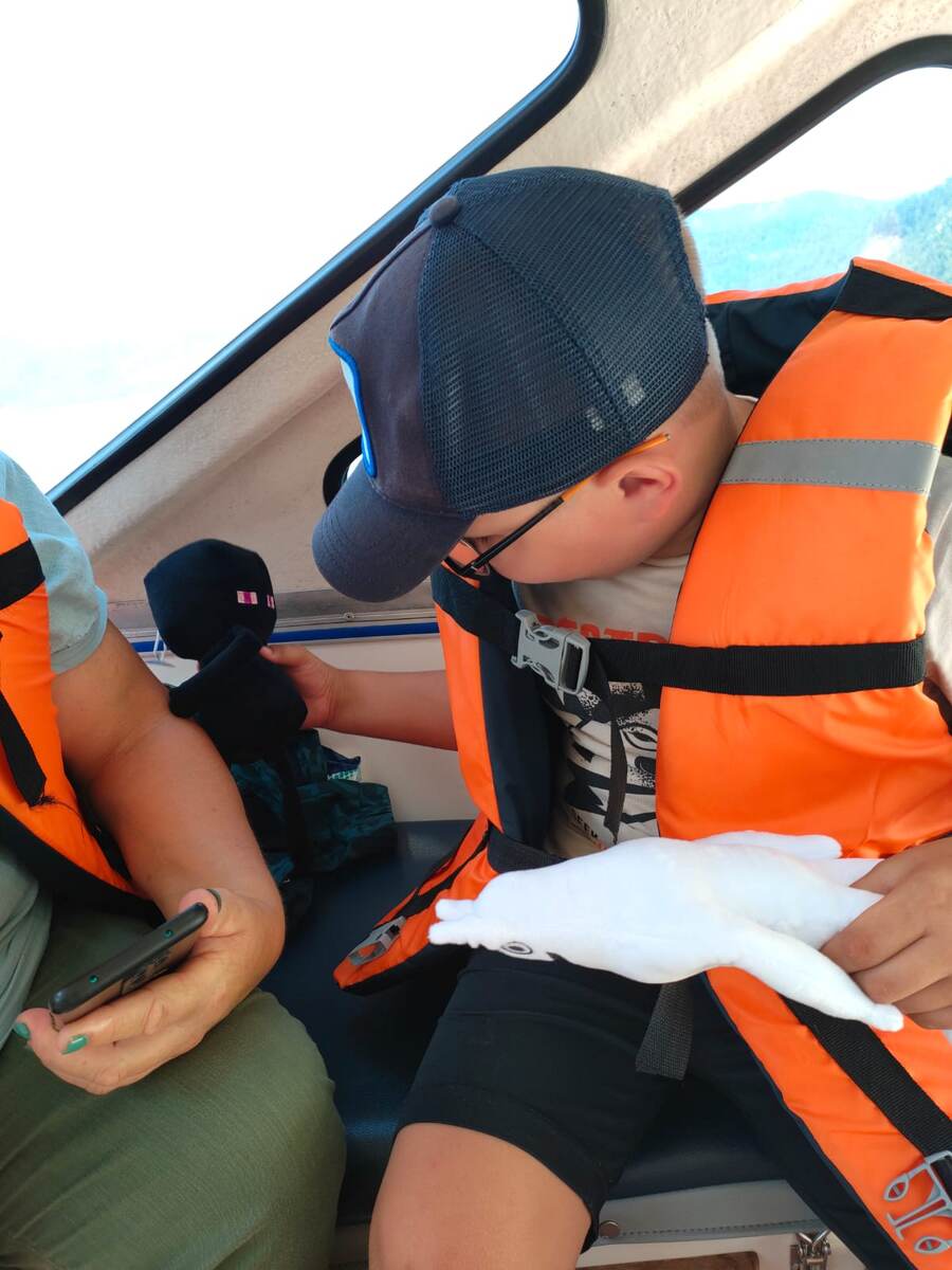 Терентий всегда "за безопасность ", без жилета никак.