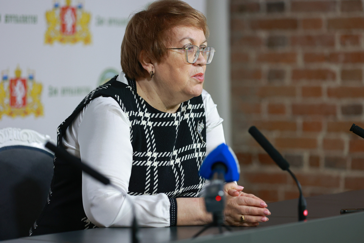 По словам Мерзляковой, поступает много звонков.  Фото: Иван Кабанов