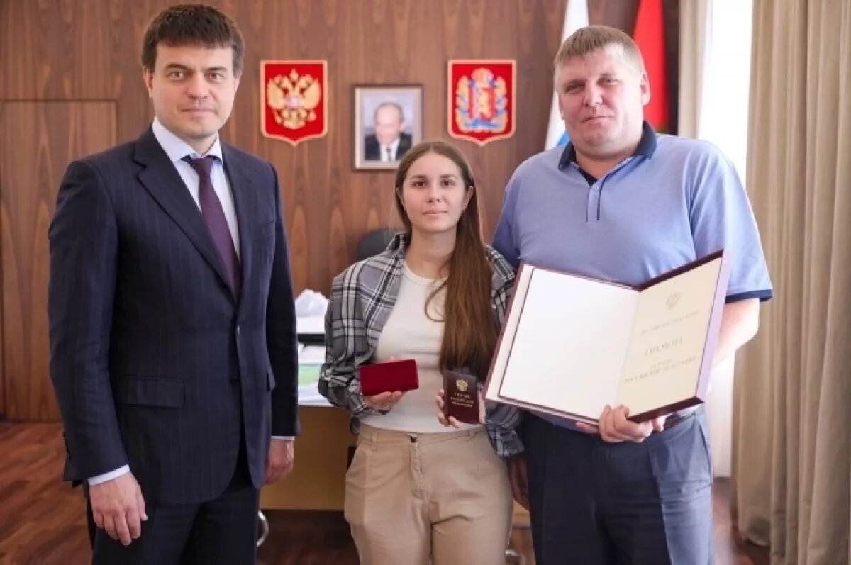    Родственники Михаила Мудрова получили высокую награду, присвоенную ему посмертно.