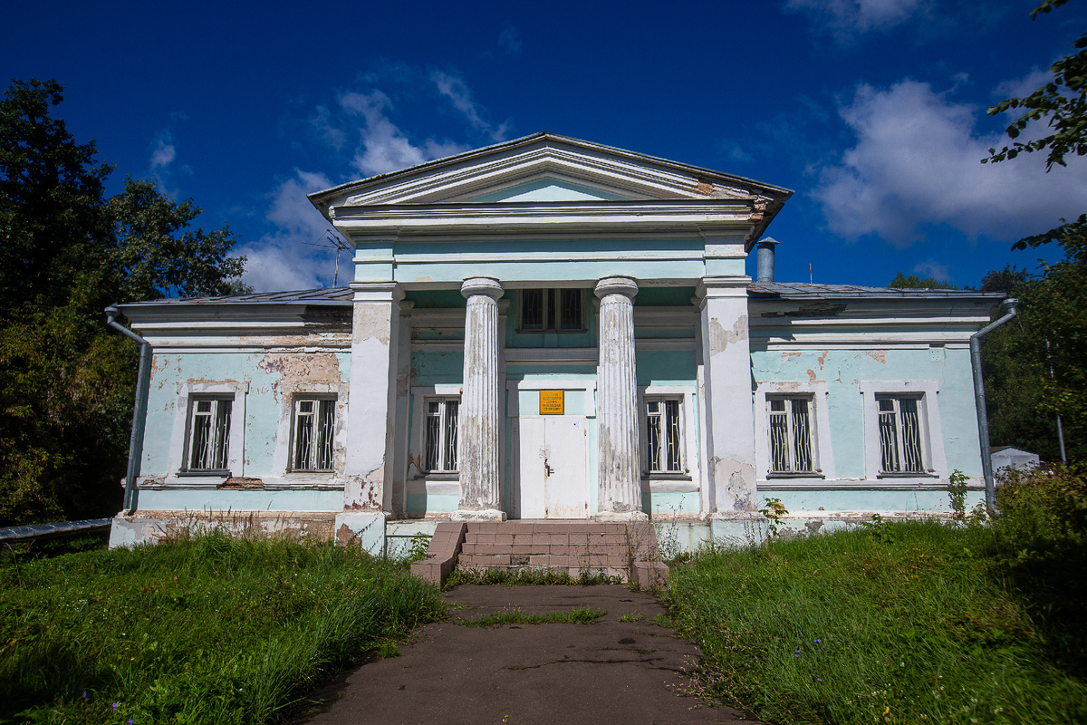 Флигель усадьбы Изварино. Москва, посёлок детского дома Молодая Гвардия, Новомосковский административный округ. Фото автора статьи 