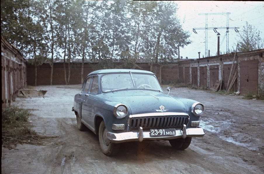 Волга и капитальный гараж - вот оно, счастье советского автолюбителя