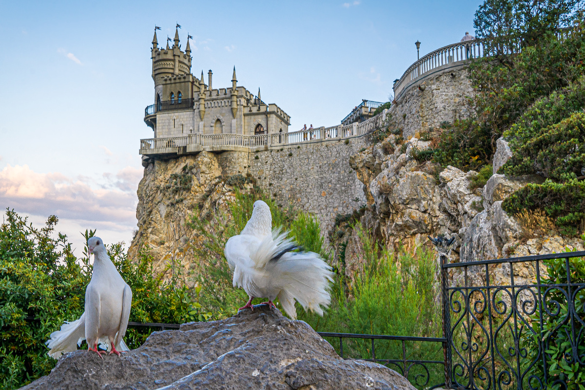 Запомните этот вид, каким он есть. Сейчас на этом месте строятся несколько корпусов отеля и прежним вид уже не будет.
