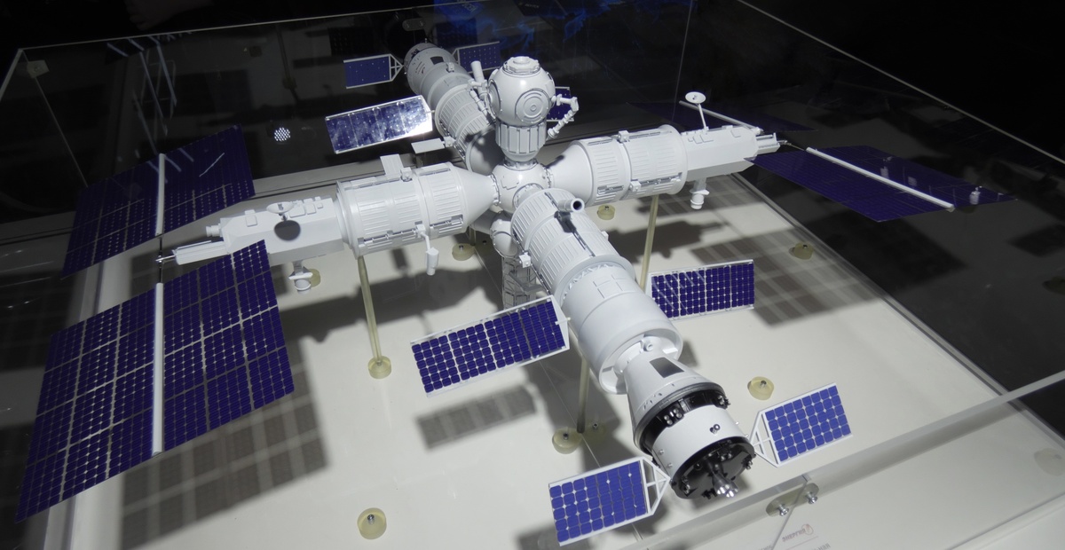   Орбитальная станция РОС, макет