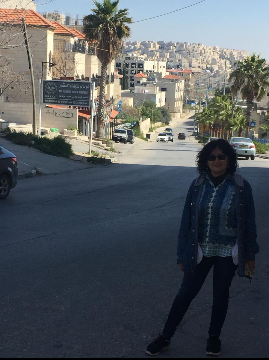 Дорога от нашей гостиницы «Санта-Мария» к плотно застроенному городу (на заднем плане).