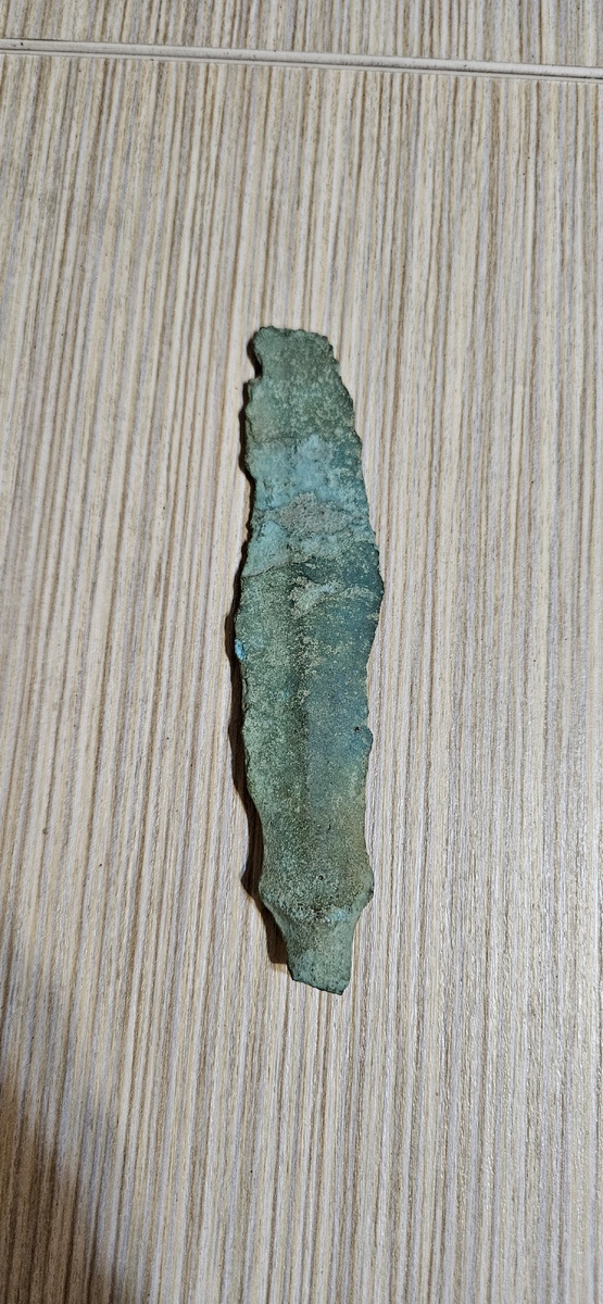 Лет так 7-8 назад рыбачил я на реке Свияга и пр очередном забросе за блесну "зацепилась" вот такая штука...