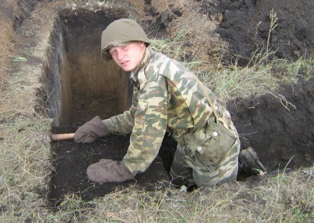    В Санкт-Петербурге набирают рабочих для рытья окопов в Курской области