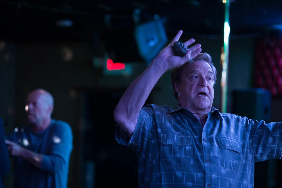 Полезный аксессуар, всегда должен быть в кармане.