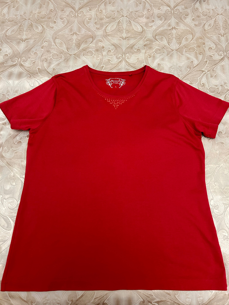 Цвет не такой алый, поспокойнее 