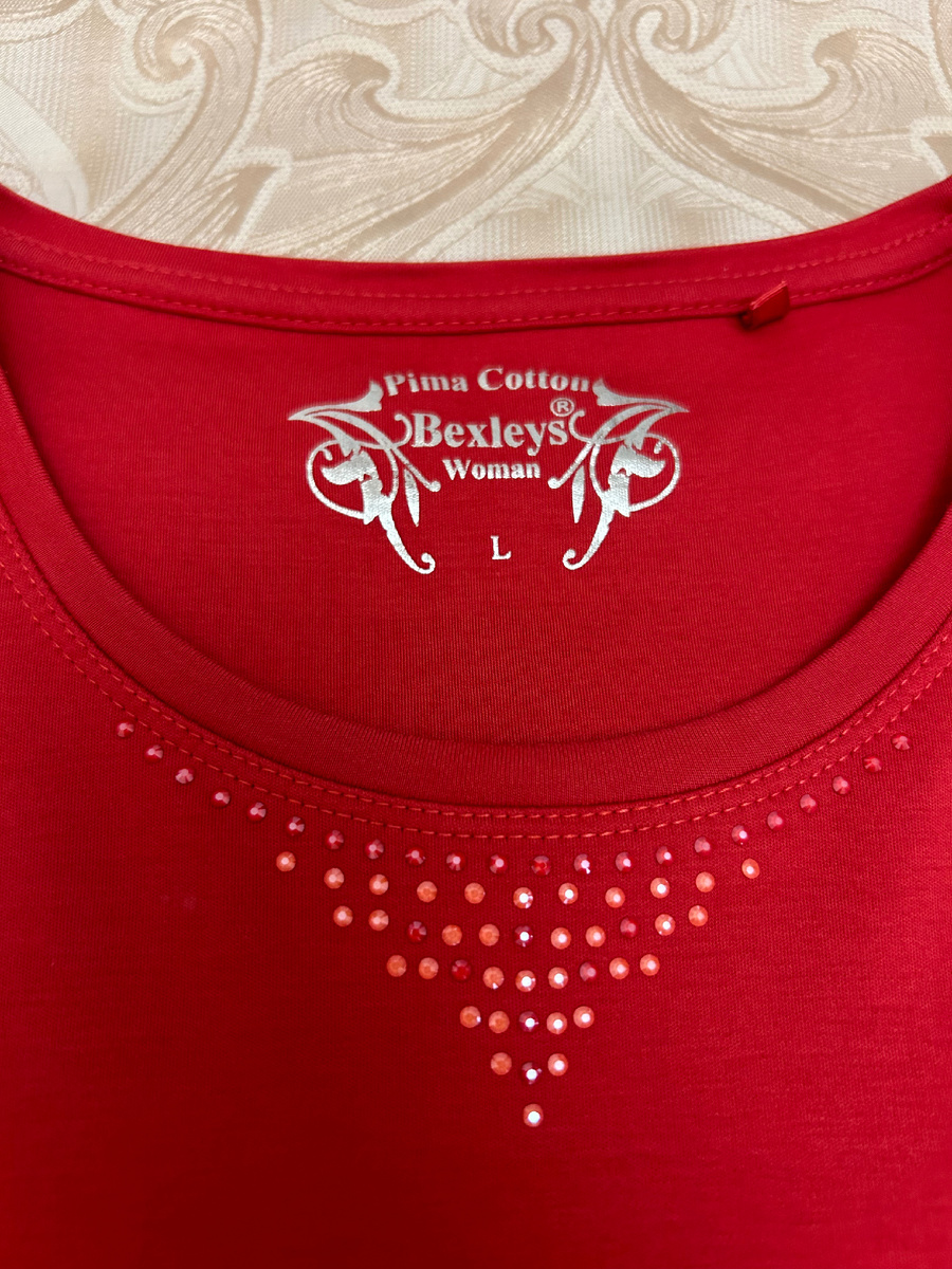 Не очень люблю стразы, но здесь не выглядят дёшево 