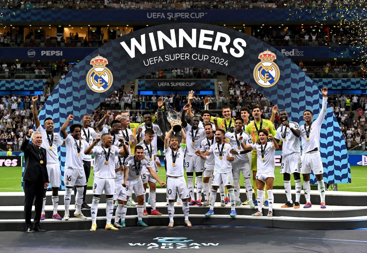 Реал празднует победу в Суперкубке УЕФА