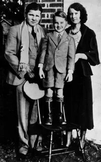 Красавчик Флойд с женой Руби Хардгрейв и сыном Чарльзом Демпси Флойдом