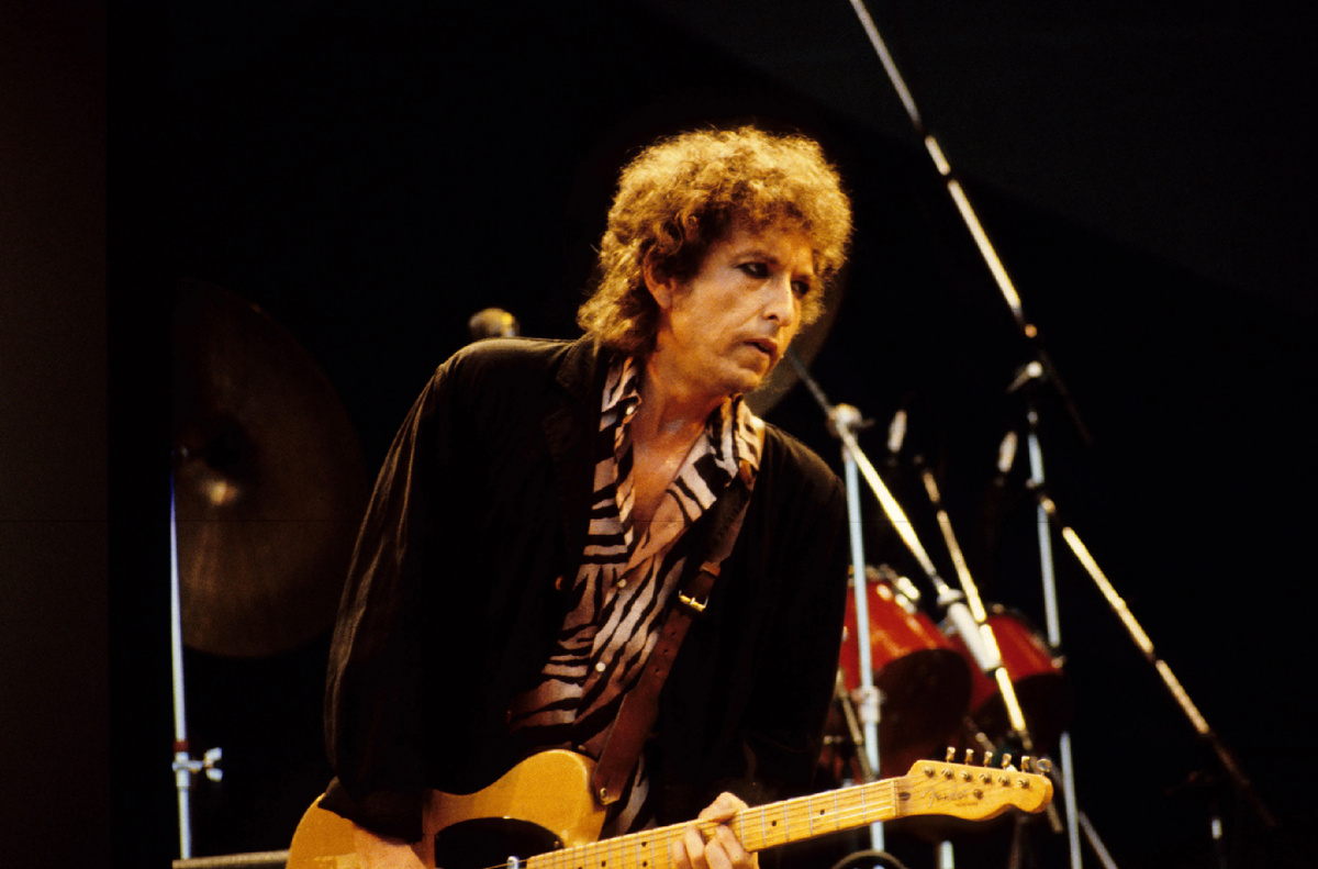 фото: https://www.rollingstone.com/music/music-lists/readers-poll-the-10-best-bob-dylan-songs-of-the-1980s-78336/