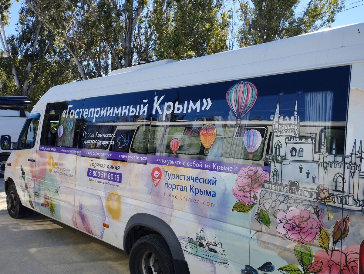 У автостанции в Коктебеле. Фото автора канала