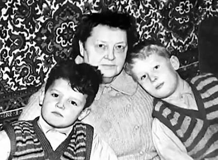  Жена не стремилась посвящать себя детям, ими занималась бабушка. / Фото: kino-teatr.ru