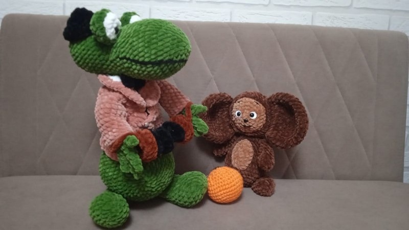 Вот такие симпатичные игрушки вяжет Светлана крючком.