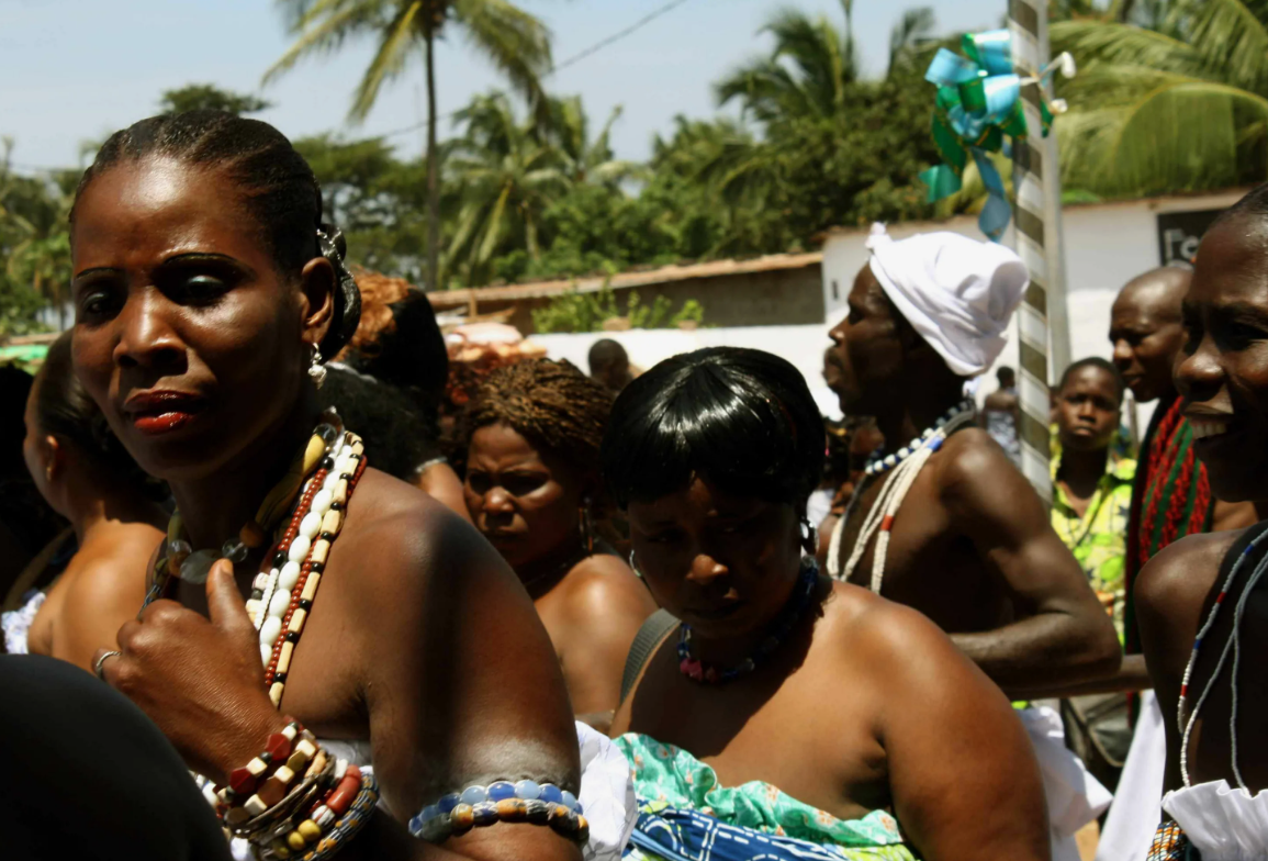 12. "Пробовали на вкус и сажали в трюмы". 