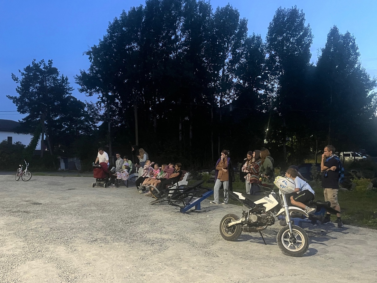    Кинотеатр под открытым небом устроили в отдаленном районе ПетрозаводскаТОС "Соломенное"
