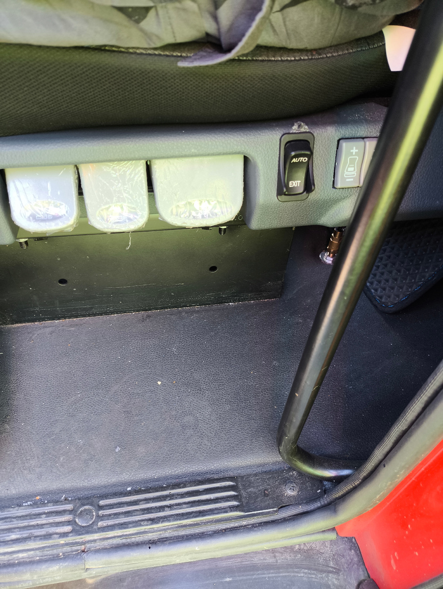 С сиденьями поставляется паспорт. Исходя из него, производитель - г. Набережные Челны. 