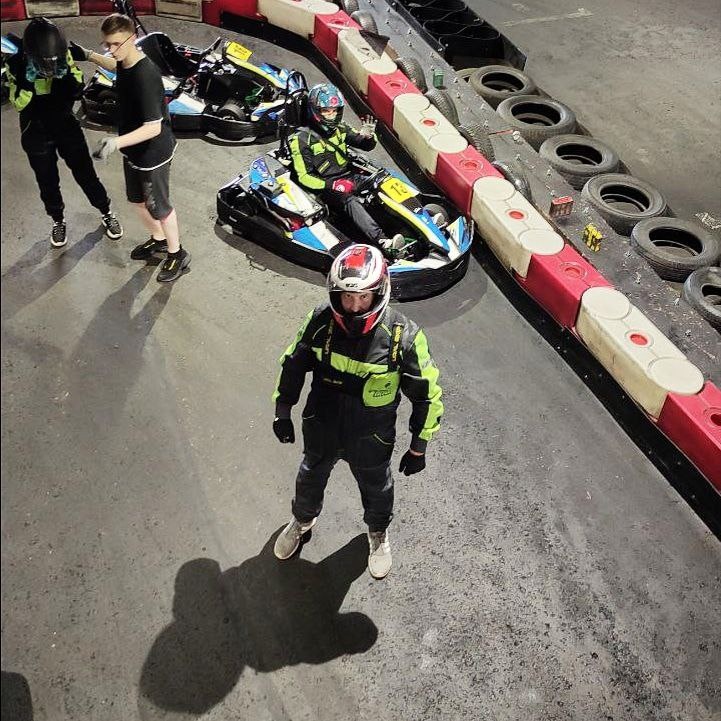 А потому что на картинге гонять надо