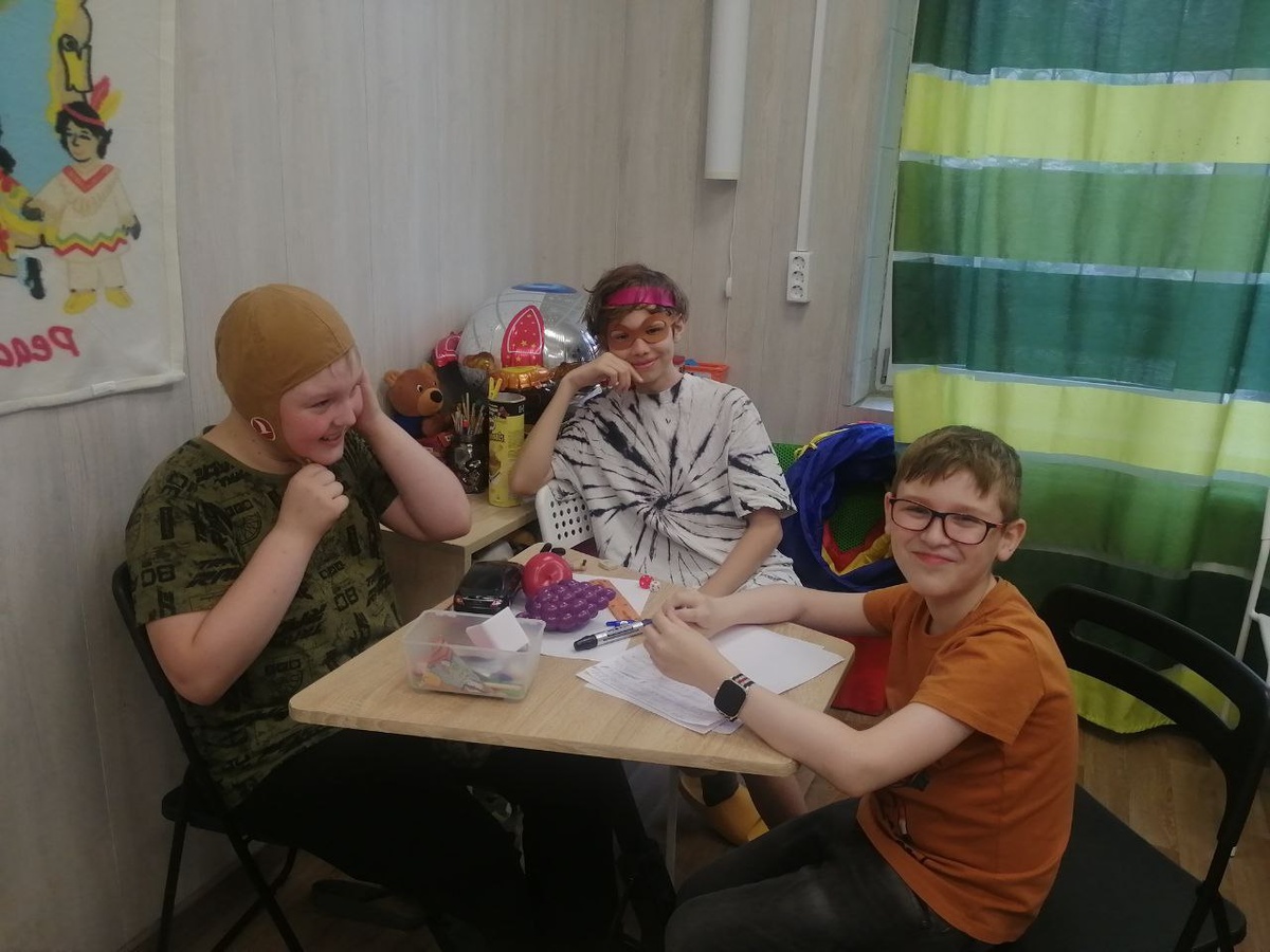 Дети и преподаватели у нас тоже с юмором)