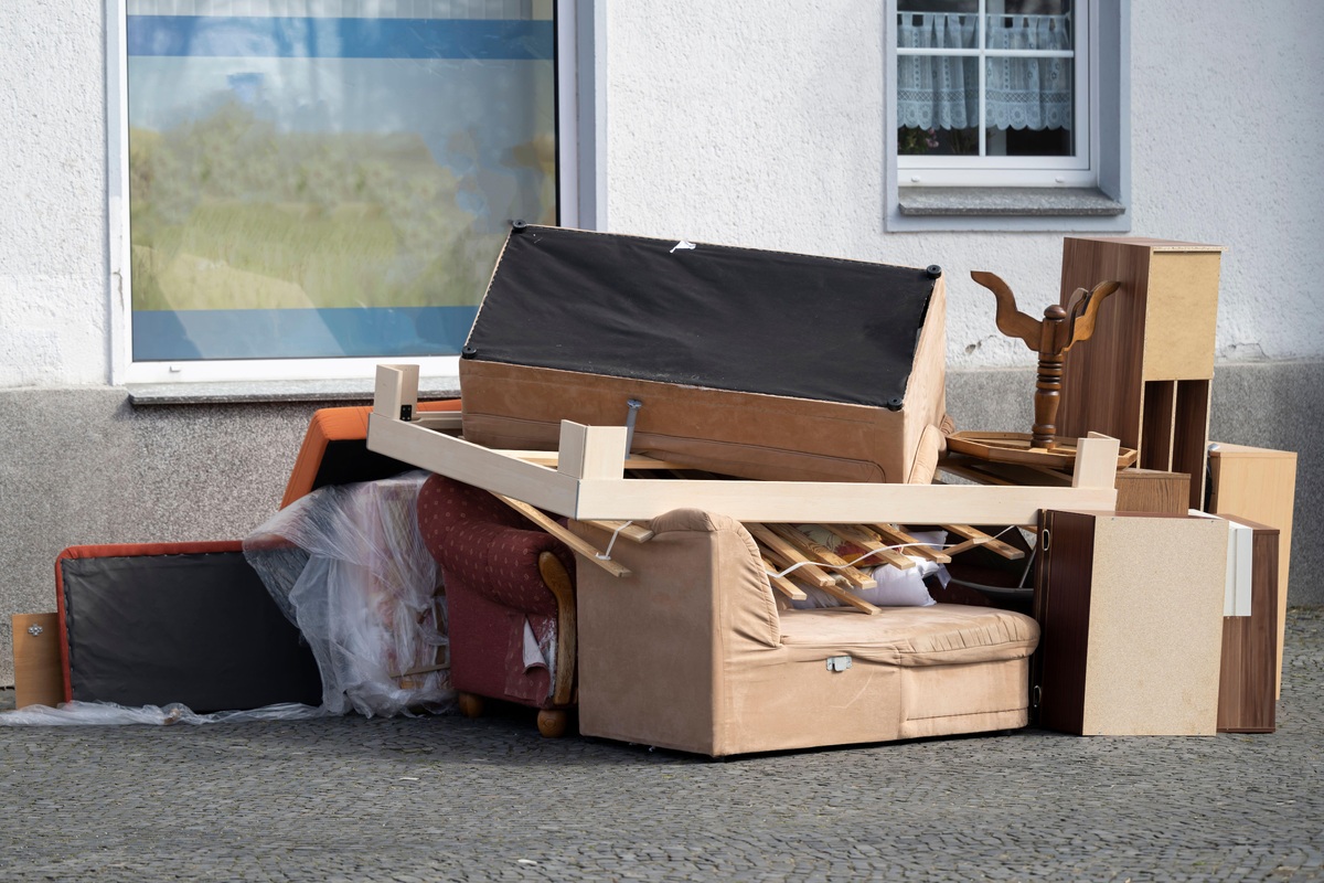     Куда деть старый диван? Избавляемся от ненужной мебели без хлопот и лишних затрат