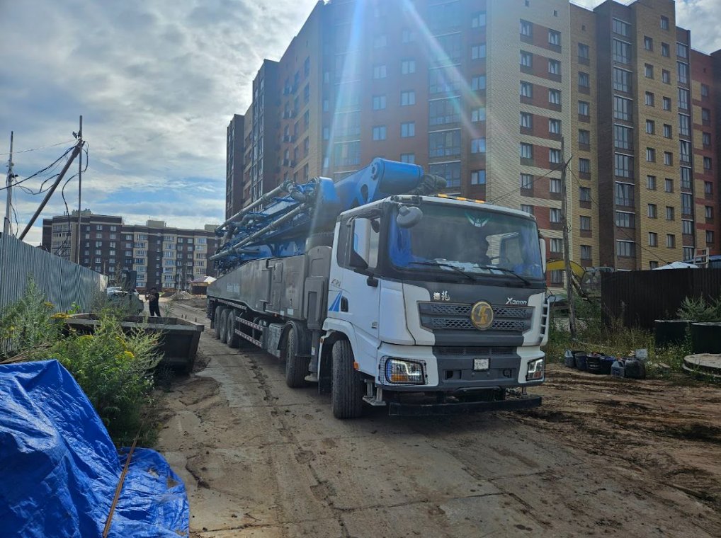 Автобетононасос на шасси Shacman
