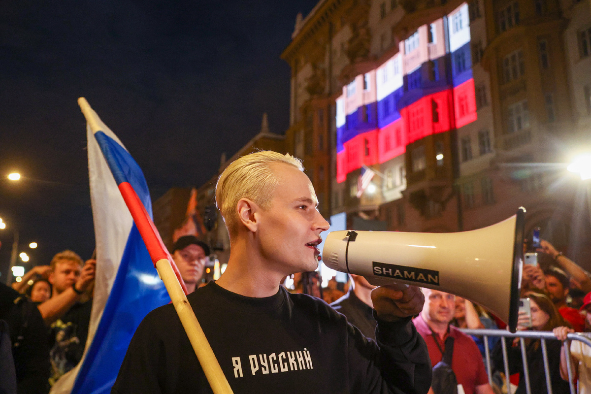 Певца Шамана попсовая тусовка невзлюбила. Фото: Petrov Sergey/globallookpress.com