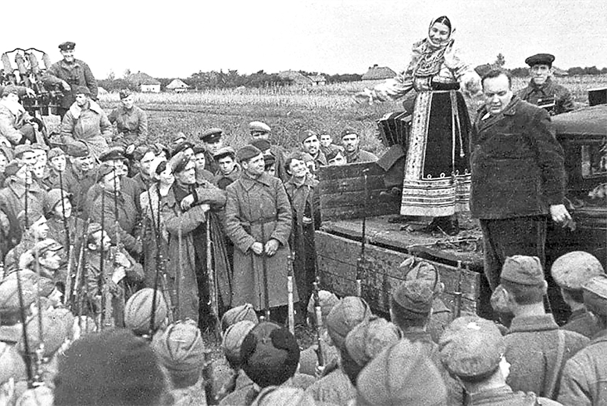 Великая Лидия Русланова на фронте. Фото: blackandwhiteday.ru