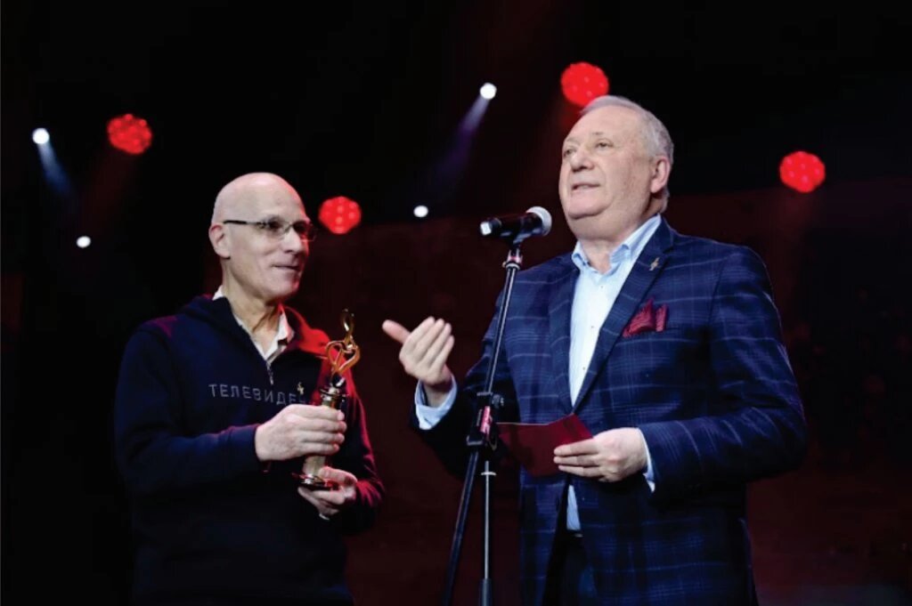 Леонид Кипнис - справа