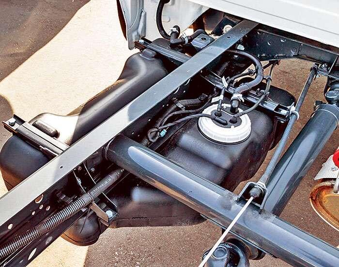   Топливный бак пластмассовый, сложной формы, объем 100 л