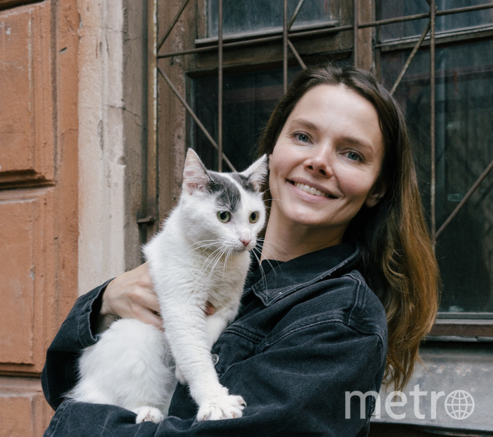    Елизавета Боярская с подопечной волонтёрского объединения. Предоставлено проектом "Культурный кот Петербурга"Ирина Переплеснина