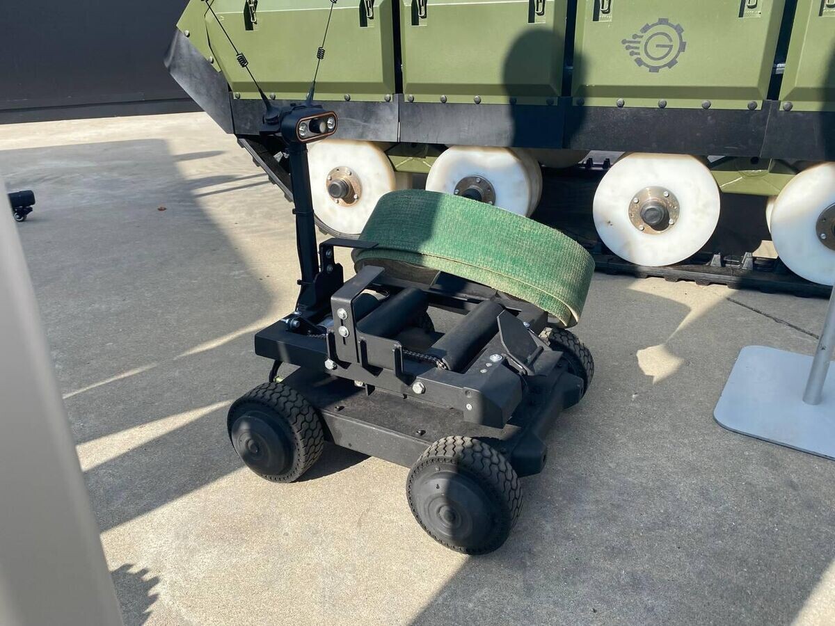    Роботизированная четырехколесная мини-платформа "Жало" © РИА Новости