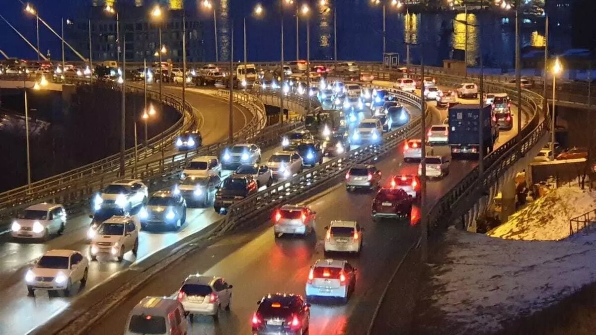 Пока Россия производит впечатление отлично автомобилизированной страны. Источник: 1MI