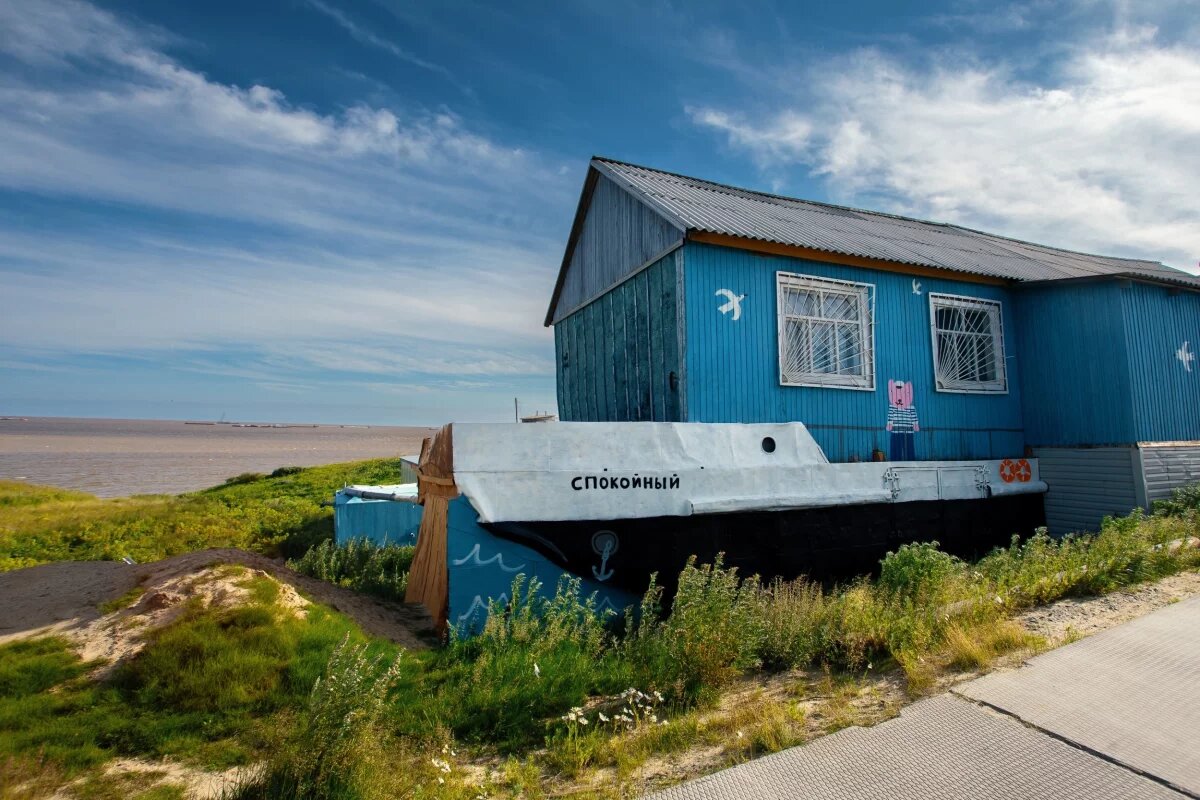    Ямальский поселок Новый Порт украсили уличными арт-объектами