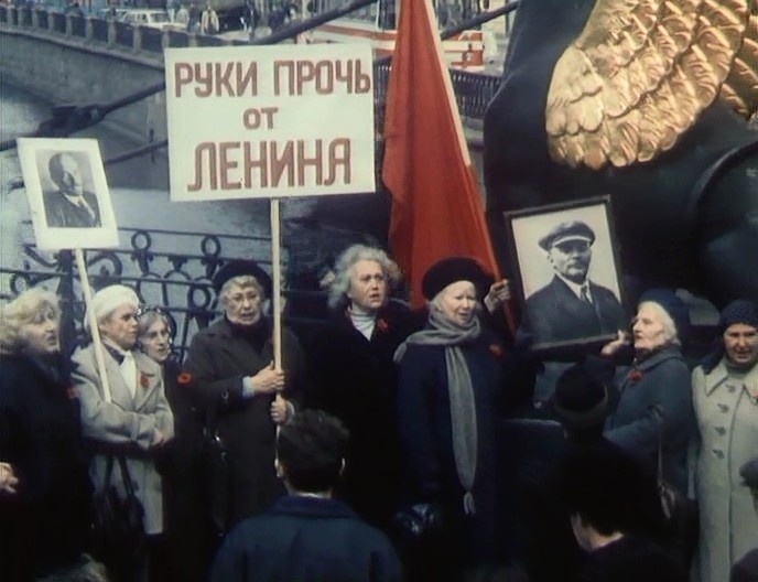 Кадр из фильма «Окно в Париж» (1993). Скриншот.
