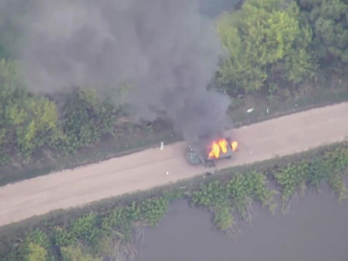    Боевая бронированная машина ВСУ "Shield", пораженная барражирующим боеприпасом "Ланцет", в Курской области. Кадр видео© Минобороны России