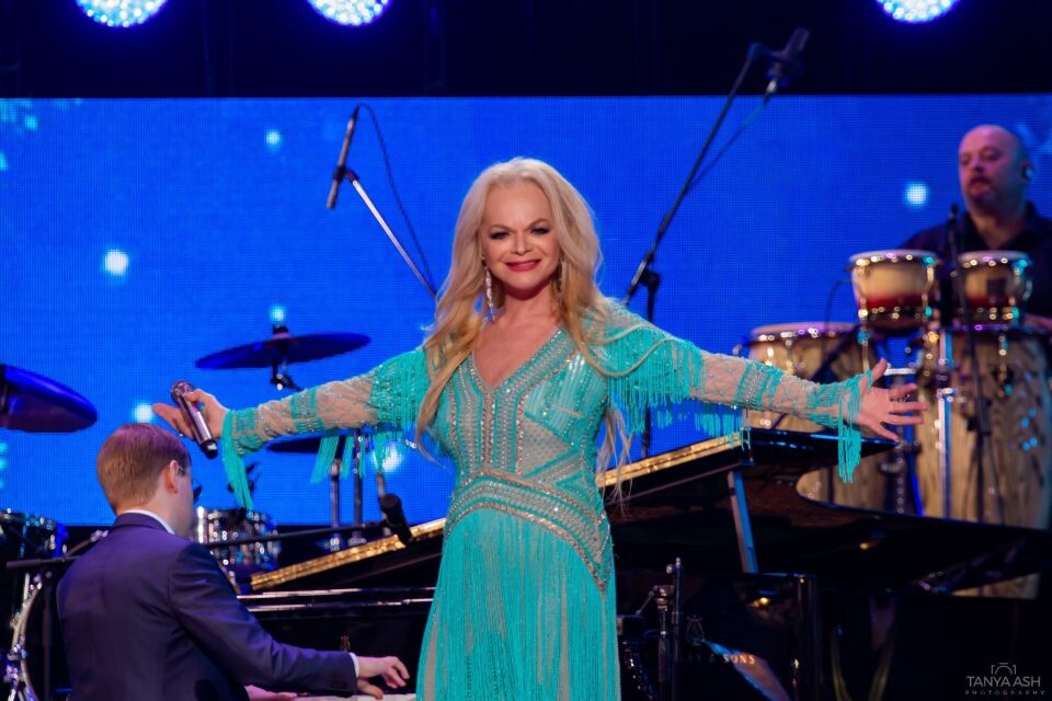    Лариса Долина. Источник: vk.com/larisadolinacom