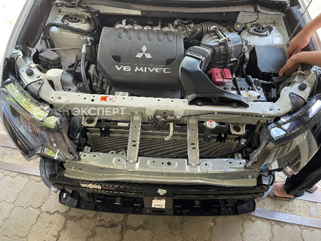 Снимаем облицовку бампера и...