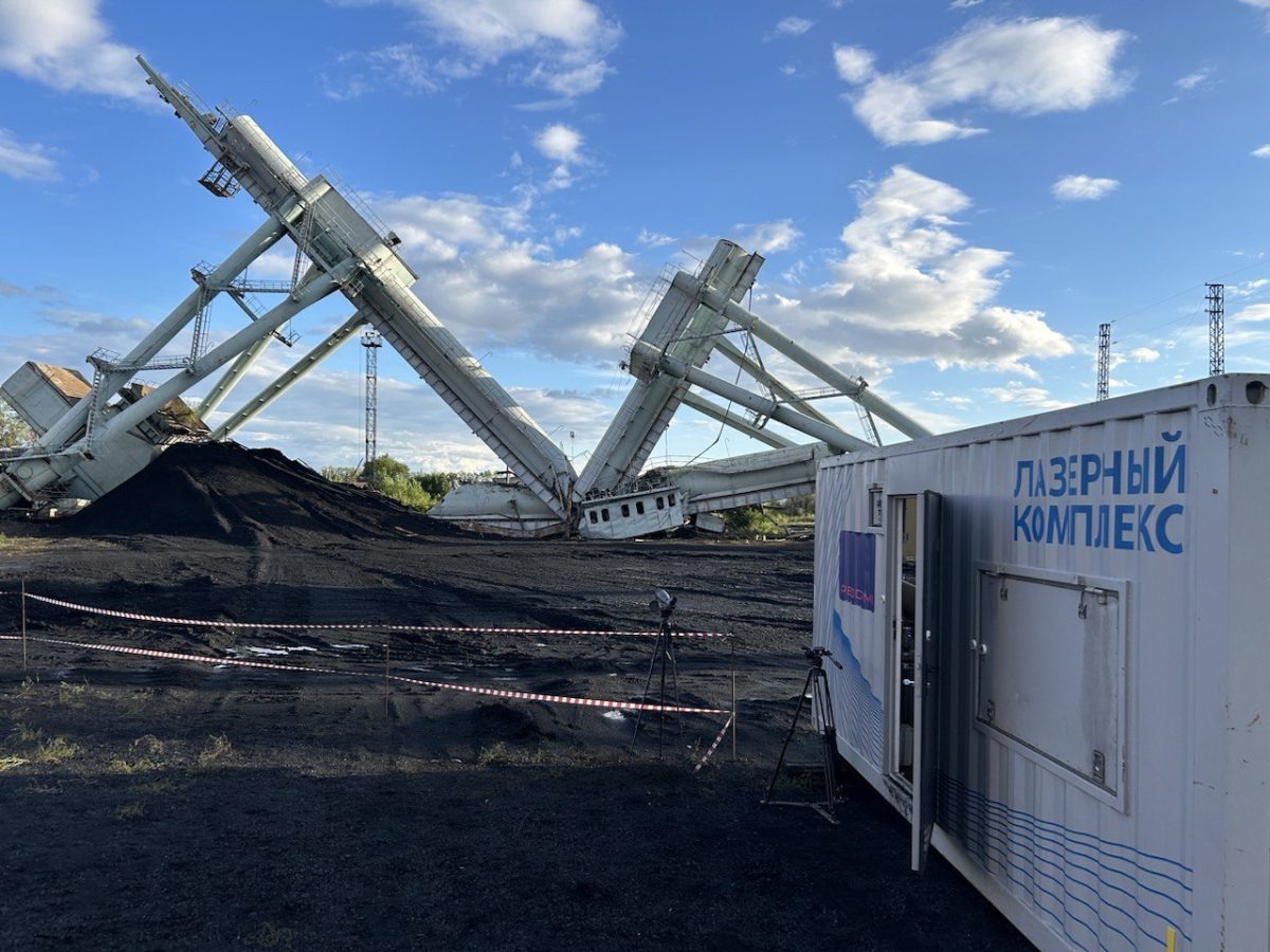    Демонтаж крана с помощью МЛК «Росатома» / © Марина Исаева, ГСК «Реформа»