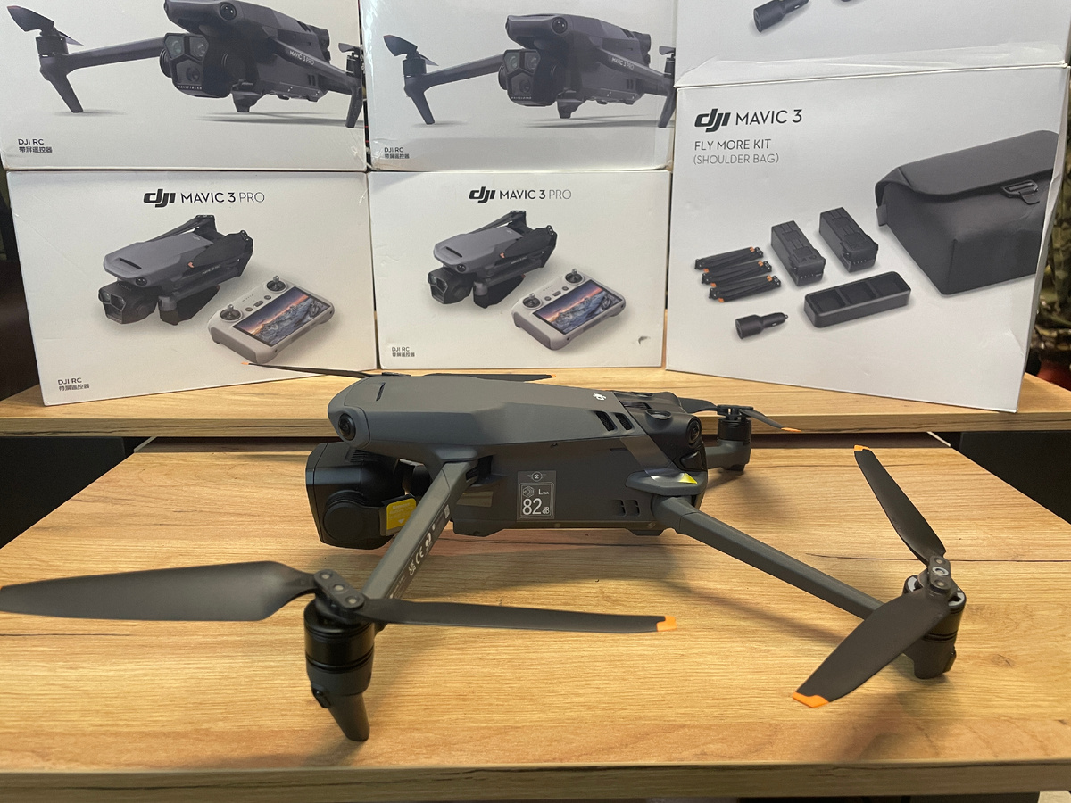 Квадрокоптер DJI Mavic 3 Pro