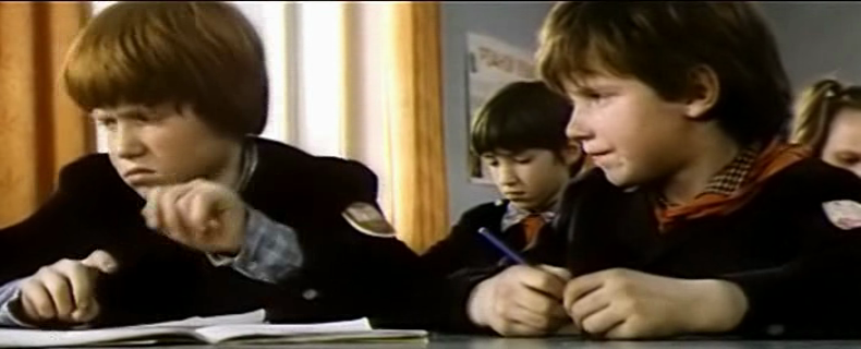 Кадр из фильма "Магия черная и белая" (1983)