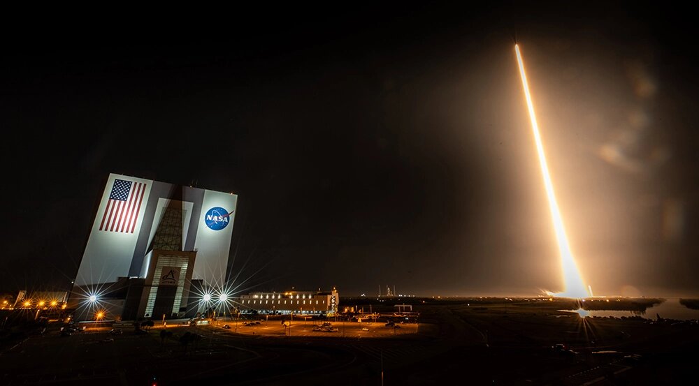    Запуск ракеты Falcon 9 — 13-й пилотируемый полёт SpaceX. Фото:  www.globallookpress.com