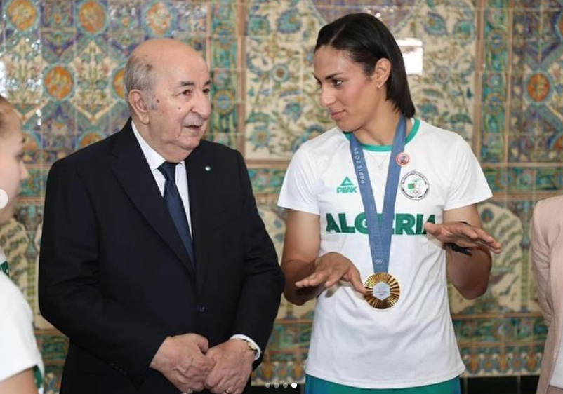 С золотой медалью