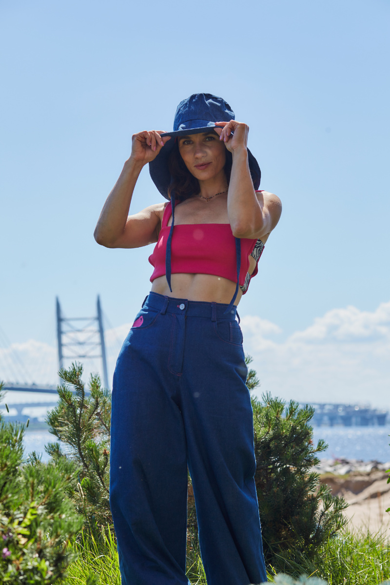 Панама и джинсовые палаццо Pink Frog