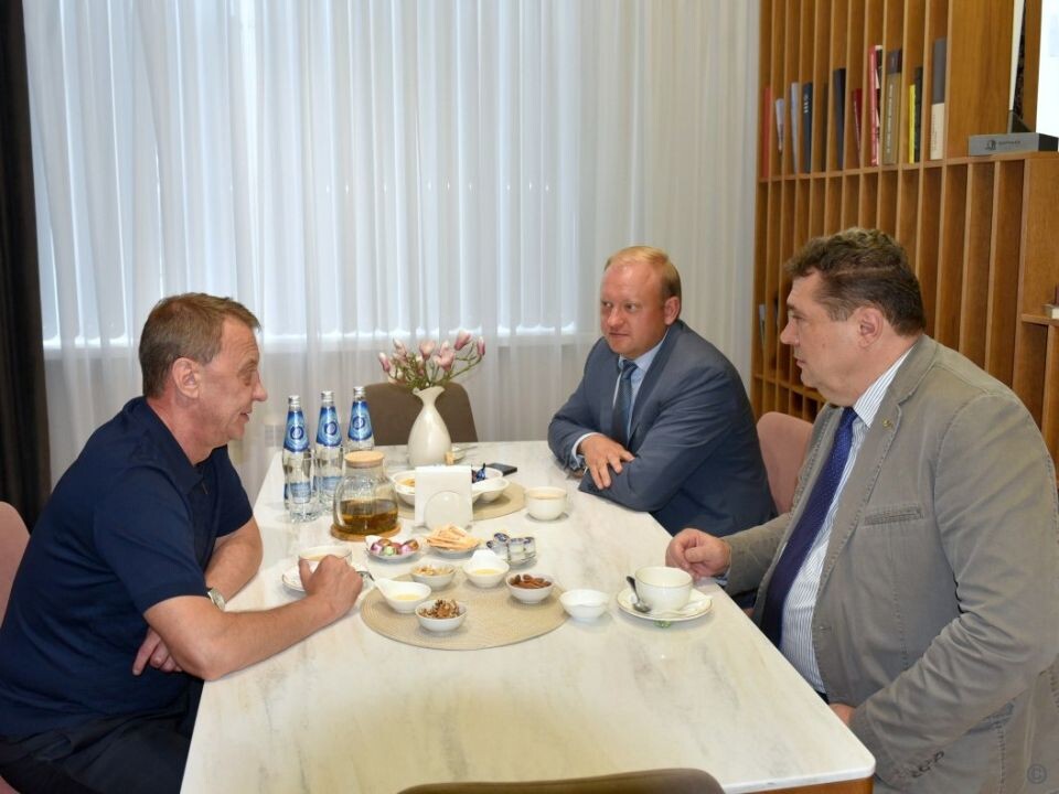    Встреча Вячеслава Франка, Владимира Соловьева и Андрея Абрамова. Источник: barnaul.org