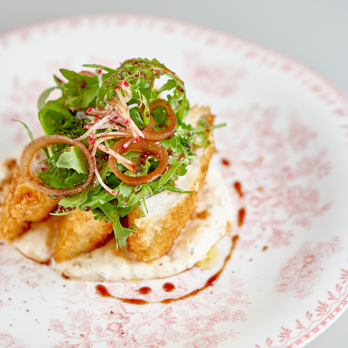 Шницель из курицы с соусом тартар и картофельным муслином