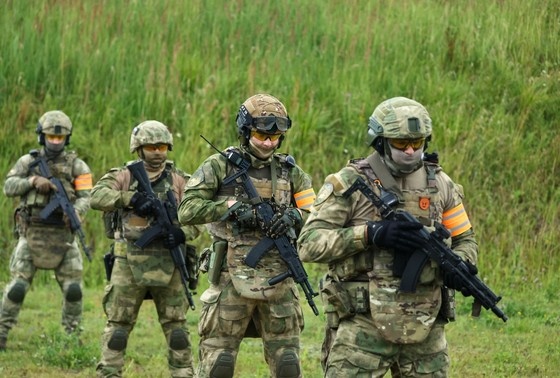    Военнослужащие ВС РФ