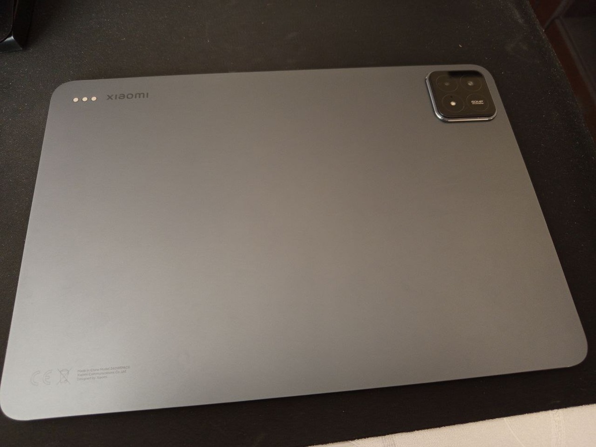 Добрый день! Сегодня я расскажу вам о таком планшете от компании Xiaomi, как Xiaomi Pad 6 Pro. На сегодняшний день это действительно отличная возможность не сидеть с телефоном, а удобно расположиться с планшетом в руках или на подставке. Ну что ж, приступим к обзору!